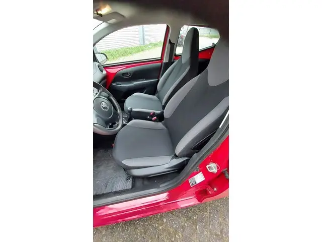 Toyota Aygo 1.0 VVT-i x-now 2015 Benzine 7