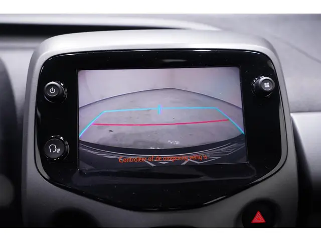 Toyota Aygo 1.0 VVT-i x-play 2020 Benzine 36