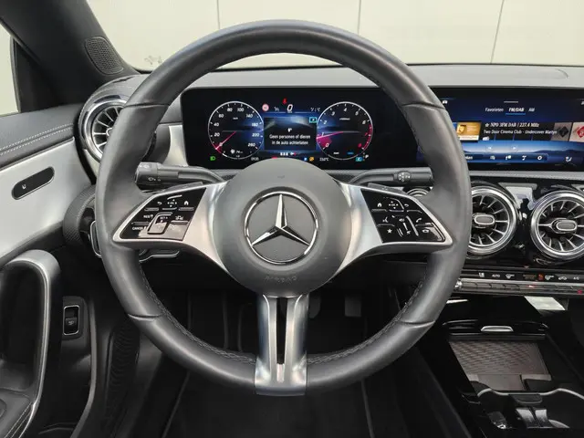 Mercedes-Benz CLA 180|Pano|Leder|Camera|Vossen| 2023 Benzine 9