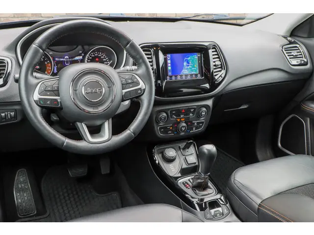 Jeep Compass 1.4 MultiAir Limited 4x4 2018 Benzine 35