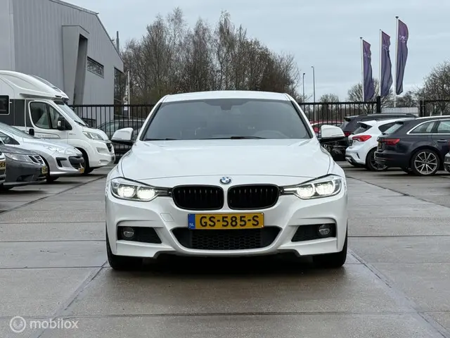 BMW 3 Serie Touring 320i M Sport Edition 2015 Benzine 13