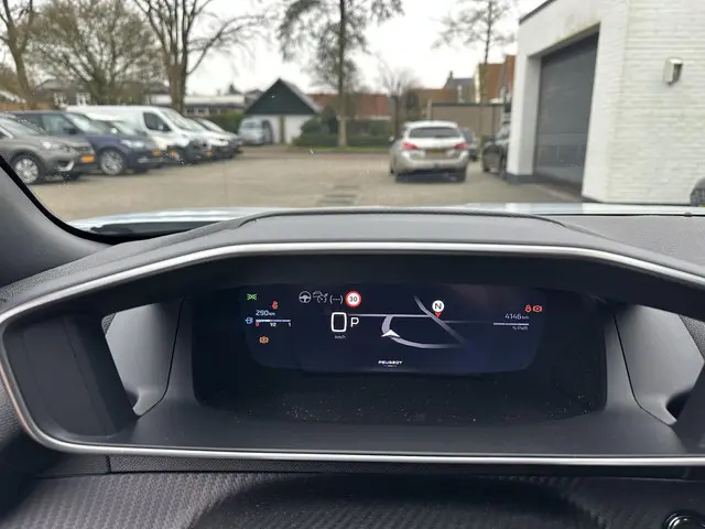 Peugeot 2008 1.2 Hybrid 145 PK GT 2025 Hybride Benzine 13