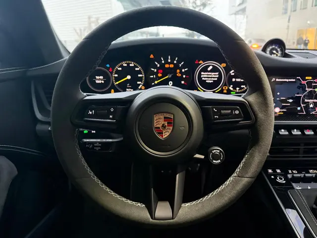Porsche 911 4.0 GT3 2023 Benzine 17
