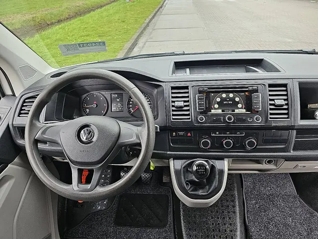 Volkswagen Transporter 2.0 TDI 2015 Diesel 8