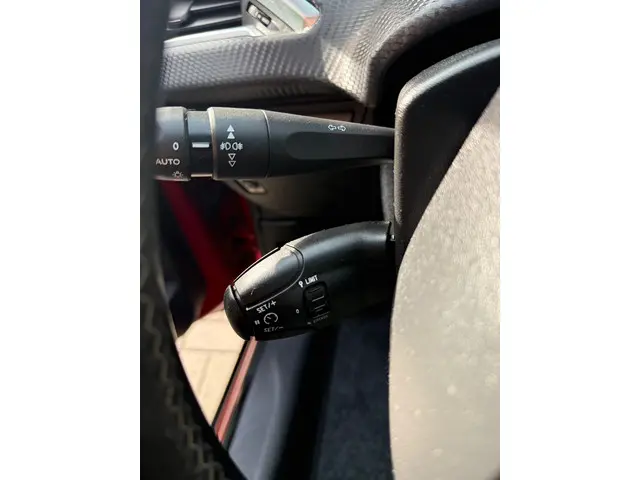 Peugeot 2008 1.2 PureTech Allure 2018 Benzine 36