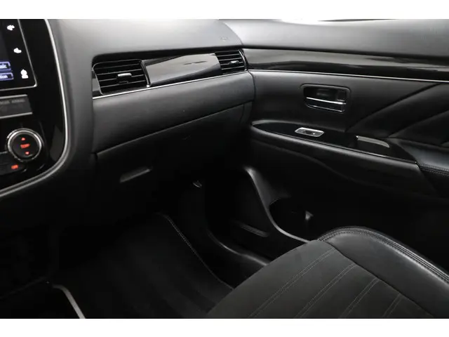 Mitsubishi Outlander 2.4 PHEV Pure 2019 Hybride Benzine 33