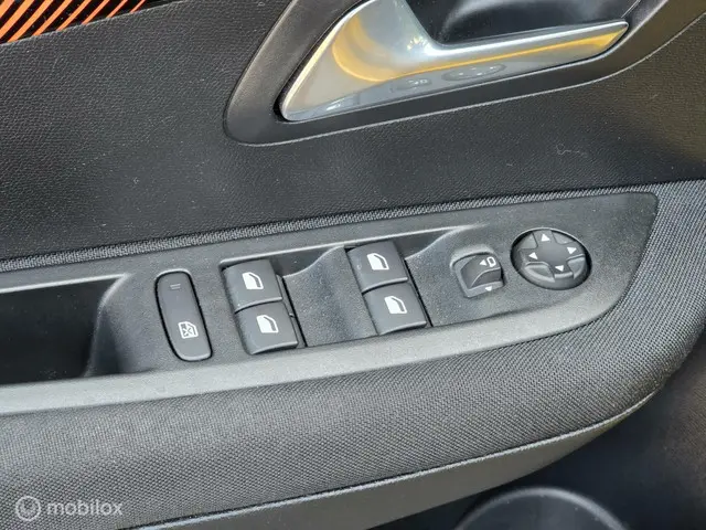 Peugeot e-208 EV Active 50 kWh 2023 Elektrisch 24