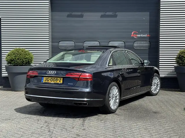 Audi A8 2