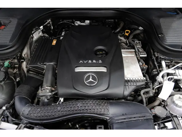 Mercedes-Benz GLC 300e 4MATIC 2021 Hybride Benzine 44