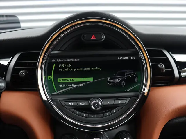 MINI 5-Deurs Cooper 2020 Benzine 26