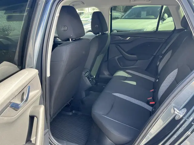 Škoda Kamiq 1.0 TSi DSG Ambition 2021 Benzine 12