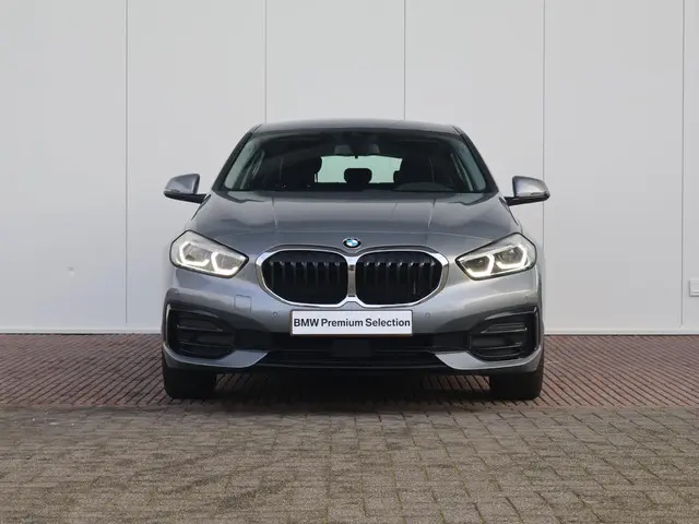 BMW 1 Serie 118i Introduction Edition 2023 Benzine 3