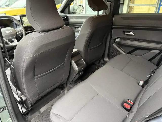 Dacia Duster 1.6 Hybrid Journey 2025 Hybride Benzine 13