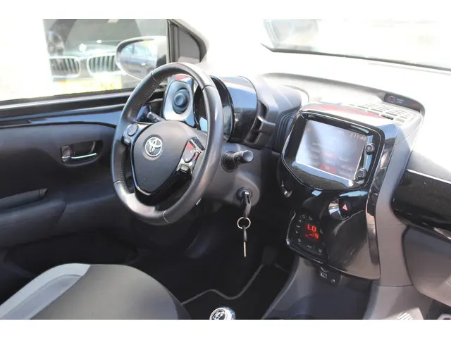 Toyota Aygo 1.0 VVT-i x-clusiv//Camera//ECC!! 2014 Benzine 23