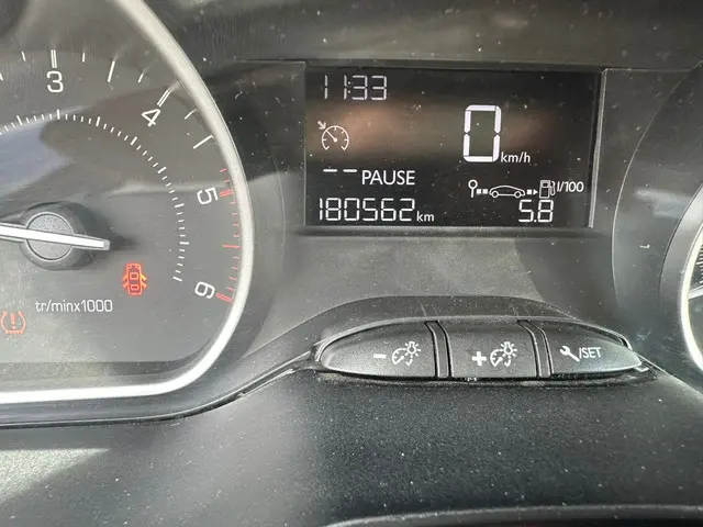 Peugeot 208 1.6 BlueHDi Access 2015 Diesel 7