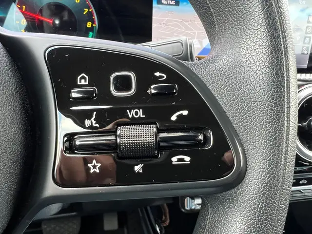Mercedes-Benz A-Klasse 250 e 2021 Hybride Benzine 15