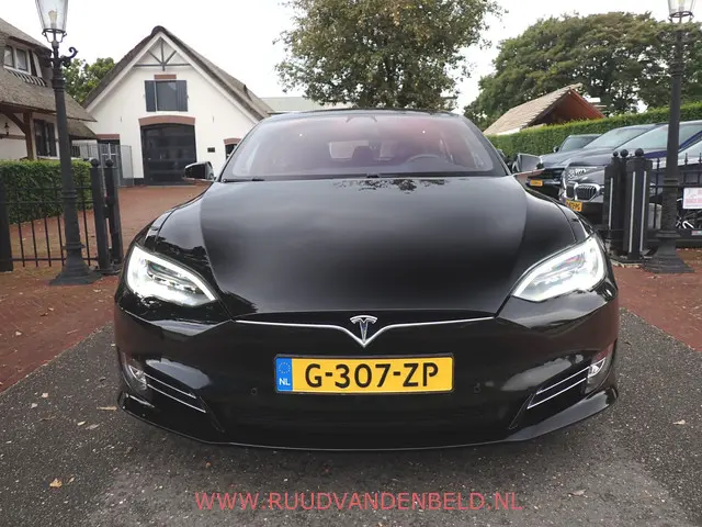 Tesla Model S 2