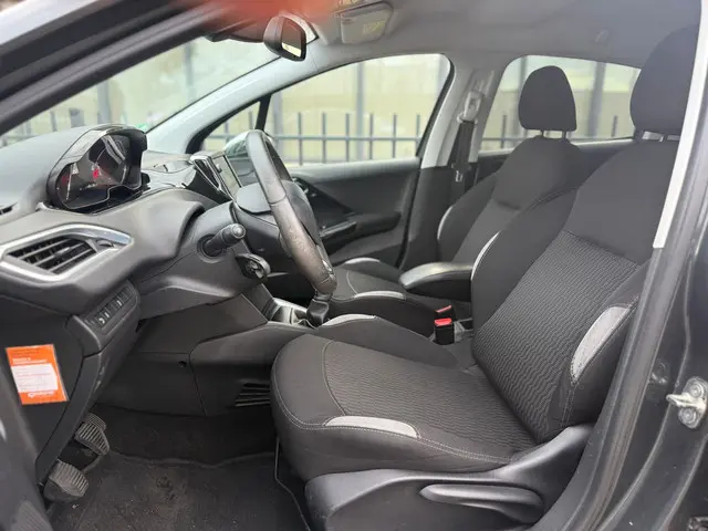 Peugeot 208 1.2 PureTech Style Pack 2015 Benzine 12