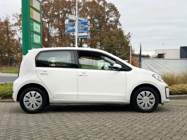 Volkswagen up! 1.0 BMT move up! 2e eigenaar !! 2018 Benzine 9