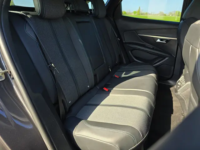Peugeot 3008 1.2 PureTech Active 2022 Benzine 33