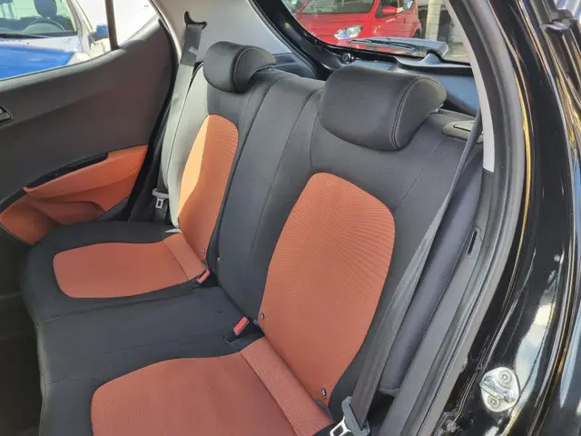 Hyundai i10 1.0i i-Motion Comfort 2015 Benzine 8