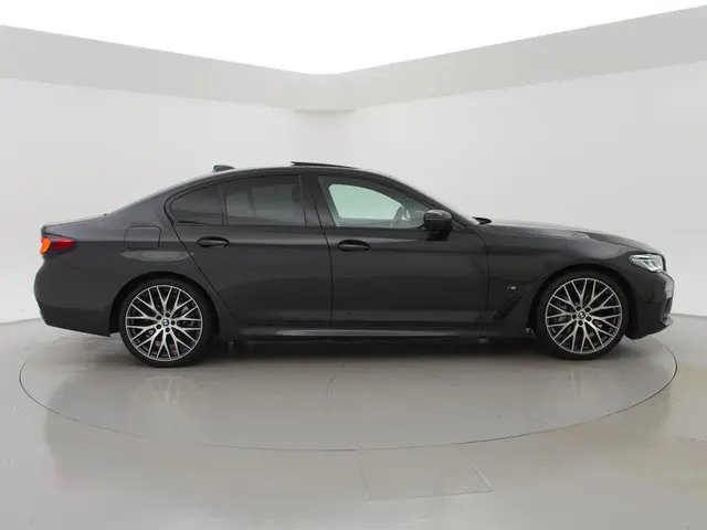 BMW 5 Serie 540i M-SPORT 2022 Benzine 11