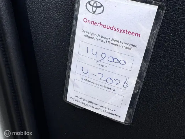 Toyota Prius 1.8 Business Plus 2017 Hybride Benzine 16