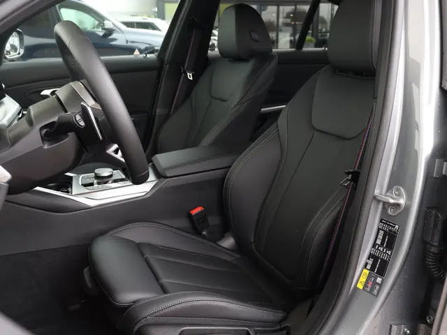 BMW 3 Serie 330e 2026 Hybride Benzine 42