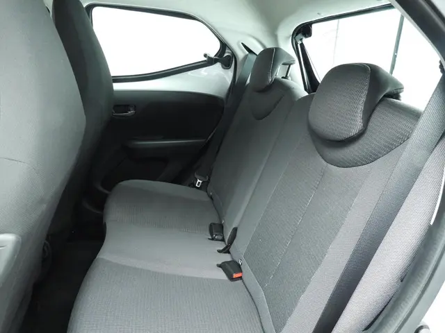 Toyota Aygo 1.0 VVT-i x-play 2022 Benzine 8