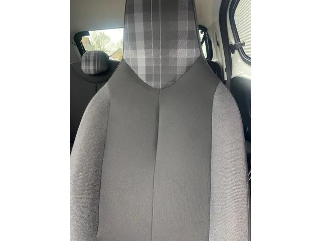 Peugeot 108 1.0 e-VTi Active 2019 Benzine 21