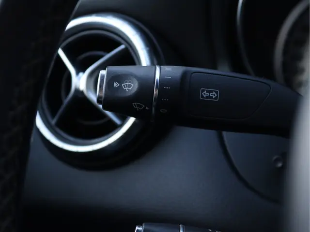 Mercedes-Benz CLA 200 Prestige 2013 Benzine 28