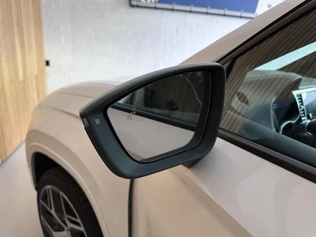 SEAT Arona 1.0 TSI Xcellence Launch Edition 2018 Benzine 4