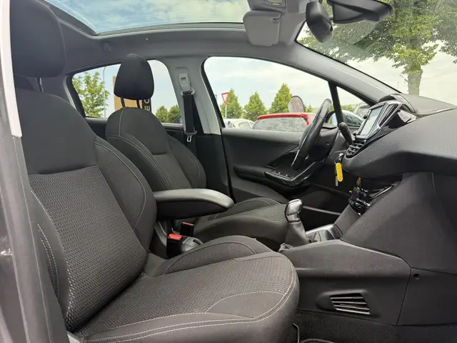 Peugeot 208 1.2 PureTech Allure 2018 Benzine 7