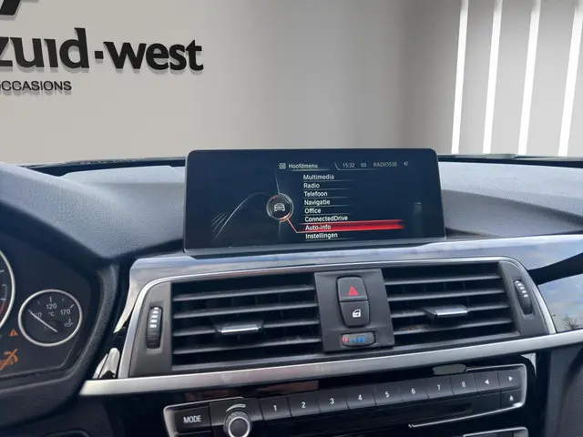 BMW 3 Serie 318i Luxury 360 Head up Led 2016 Benzine 22