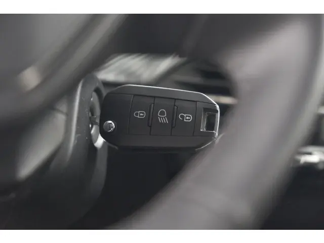 Peugeot 208 PureTech 100 EAT8 Active Pack 2023 Benzine 13