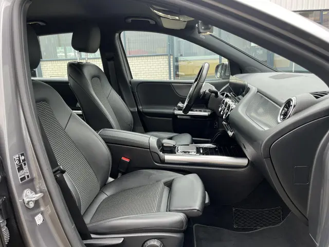 Mercedes-Benz B-Klasse 180 Launch Edition 2020 Benzine 30