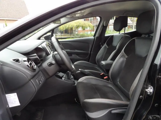 Renault Clio 0.9 TCe Intens / Rijklaarprijs 2016 Benzine 13