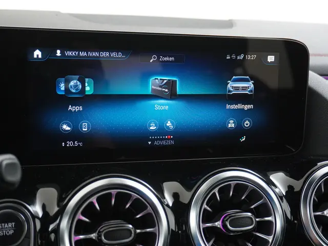 Mercedes-Benz EQA 300 4MATIC AMG Line 2023 Elektrisch 27