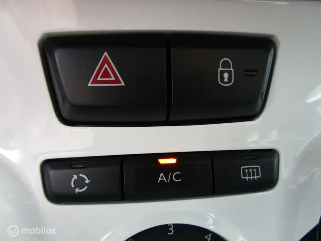 Peugeot 208 1.0 LIKE - 5-DEURS - AIRCO - 87.000 KM 2014 Benzine 11