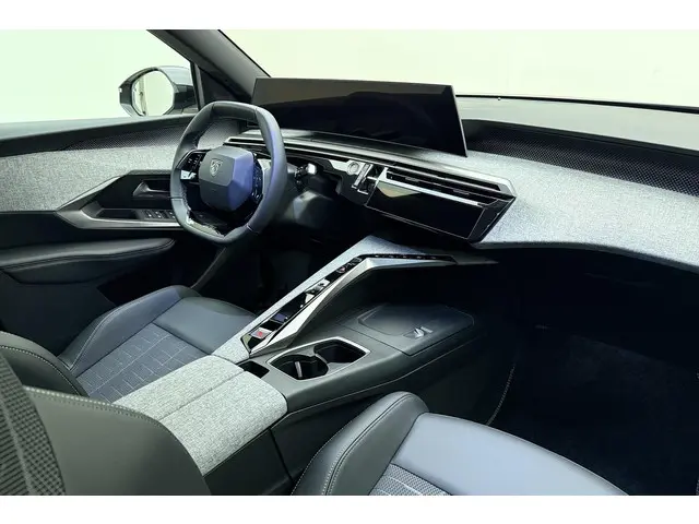 Peugeot 3008 1.2 Hybrid 145 GT 2025 Hybride Benzine 13