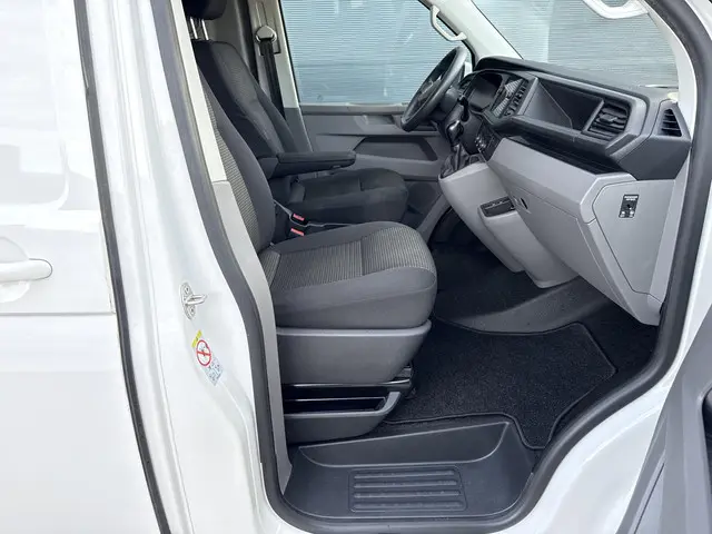 Volkswagen Transporter 2.0 TDI L1H1 28 2021 Diesel 26
