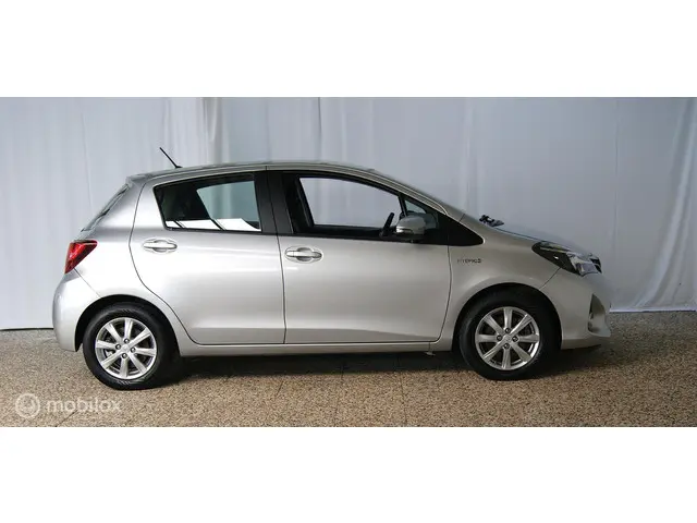 Toyota Yaris 1.5 Hybrid Trend 2016 Hybride Benzine 4