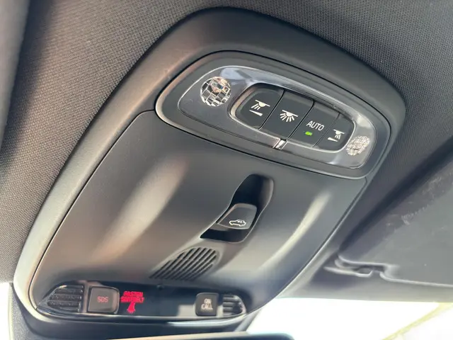 Volvo V40 1.5 T3 R-Design 2019 Benzine 26