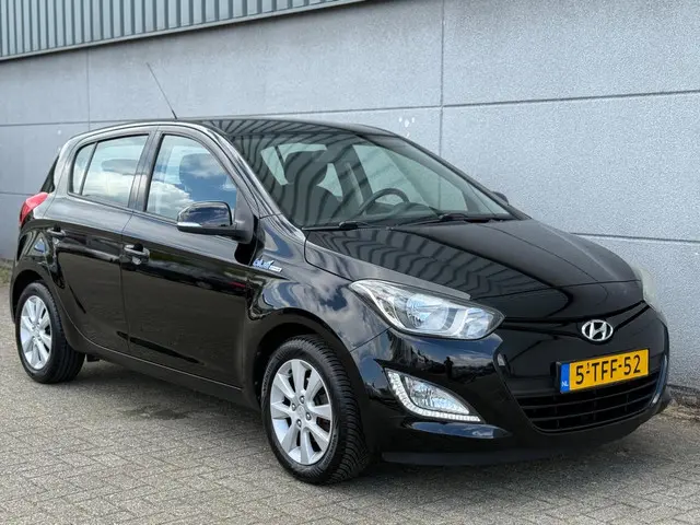 Hyundai i20 1.2i i-86PK Airco|Navigatie|Led!!! 2014 Benzine 4