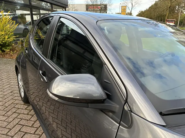 Toyota Yaris 1.5 Hybrid Active 2022 Hybride Benzine 21