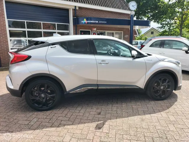 Toyota C-HR 1.8 Hybrid Black Edition 2018 Hybride Benzine 5