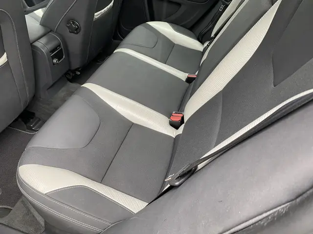 Volvo V60 1.6 T3 R-Design 2013 Benzine 23