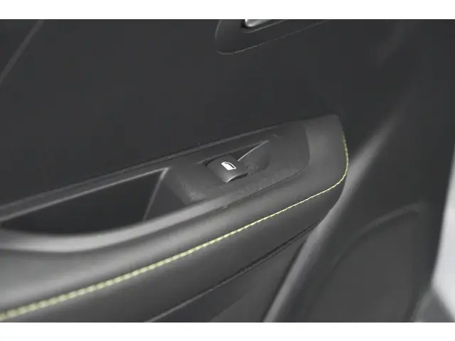 Peugeot 208 PureTech 131 EAT8 GT 2023 Benzine 32