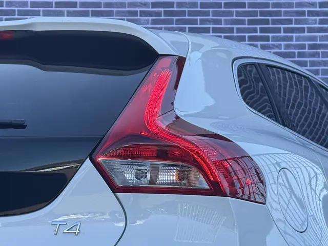 Volvo V40 2.0 T4 Business Sport 2018 Benzine 9
