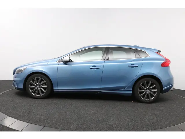 Volvo V40 2.0 D2 R-Design 2016 Diesel 34